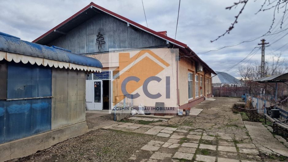 Se oferă spre vânzare / închiriere clădire cu spațiu comercial - Poză 13