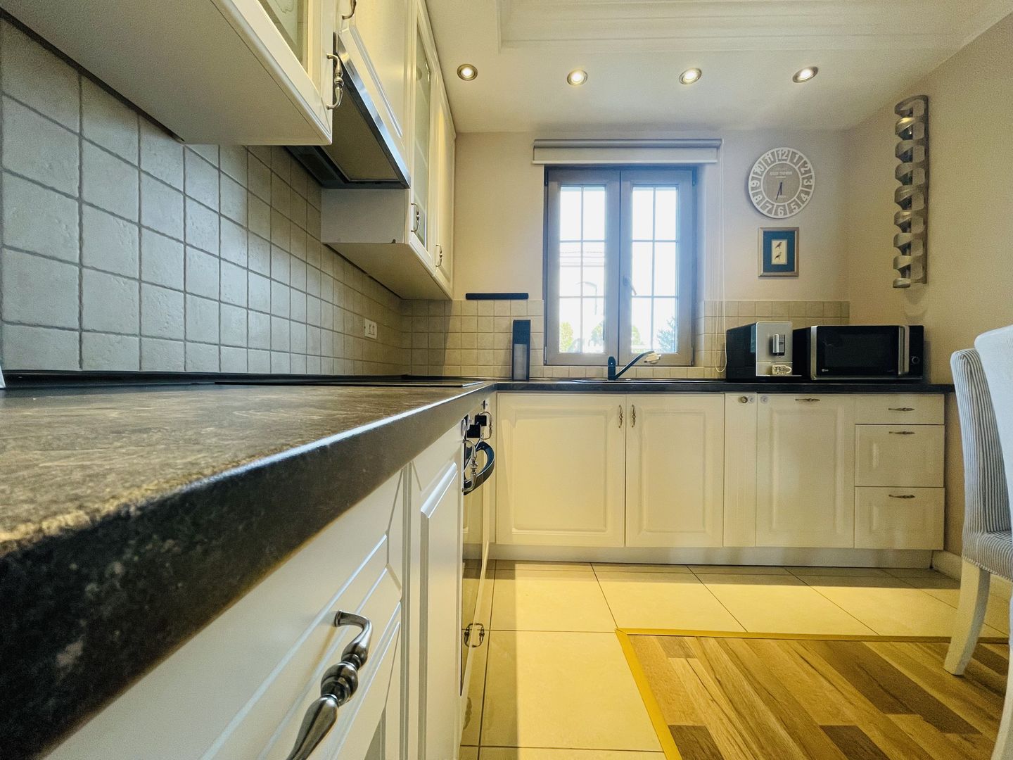 Casa superba in Dumbravita, langa Padure | Curte, Terasa si Garaj - Poză 30