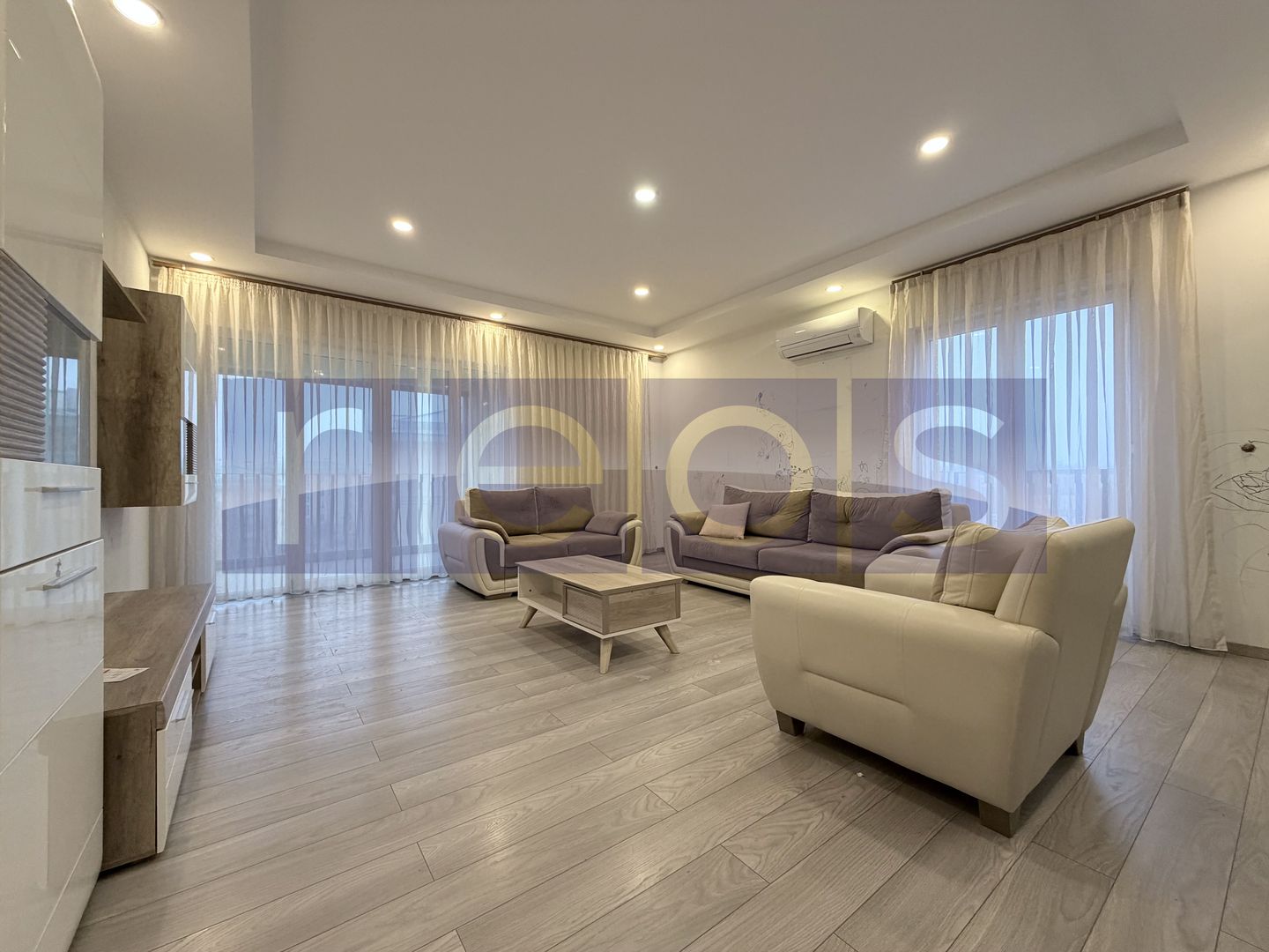 VANZARE 3 CAMERE | LUMINOS | LOC DE PARCARE INCLUS IN PRET | COSMOPOLIS - Poză 1