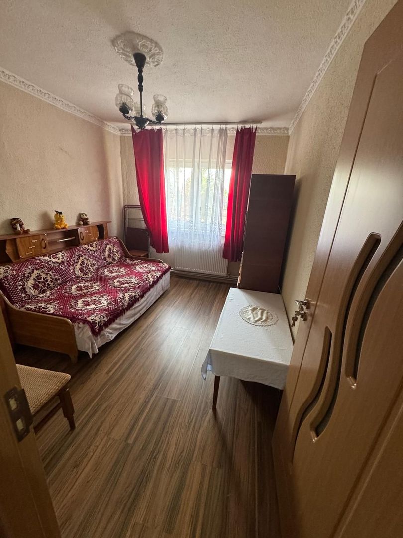 De Vânzare - Apartament 3 Camere, Strada Decebal - Poză 13