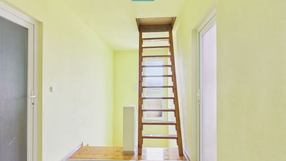 Casă cu 7 camere și teren generos în Șofronea - Poză 7