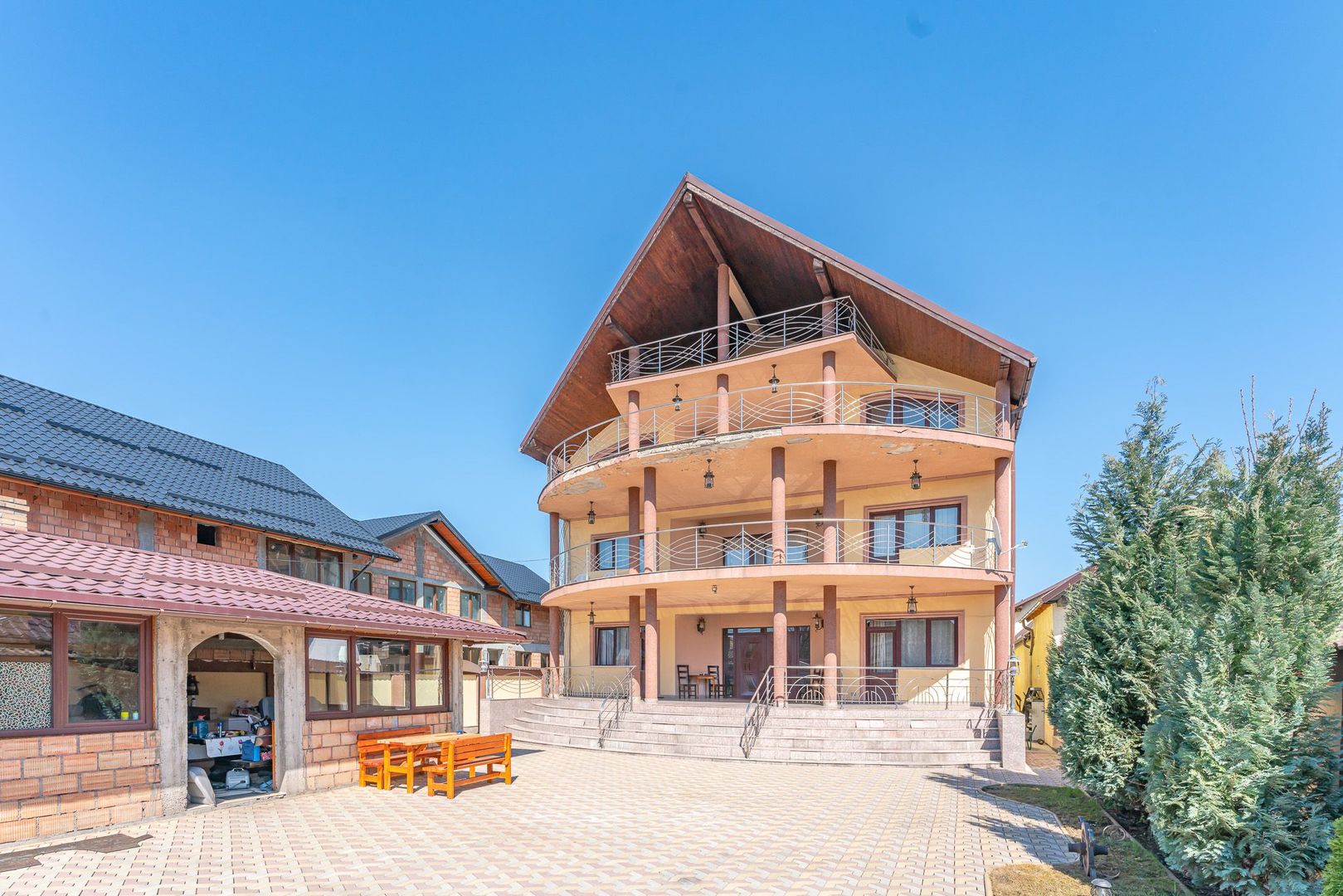 Casa 15 camere 846 mp utili 720 mp teren - Poză 2