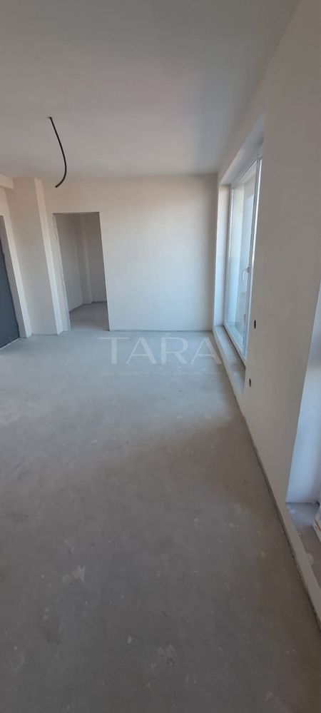 Vânzare Apartament 3 Camere Semidecomandat.Terasă 21 mp. - Poză 2