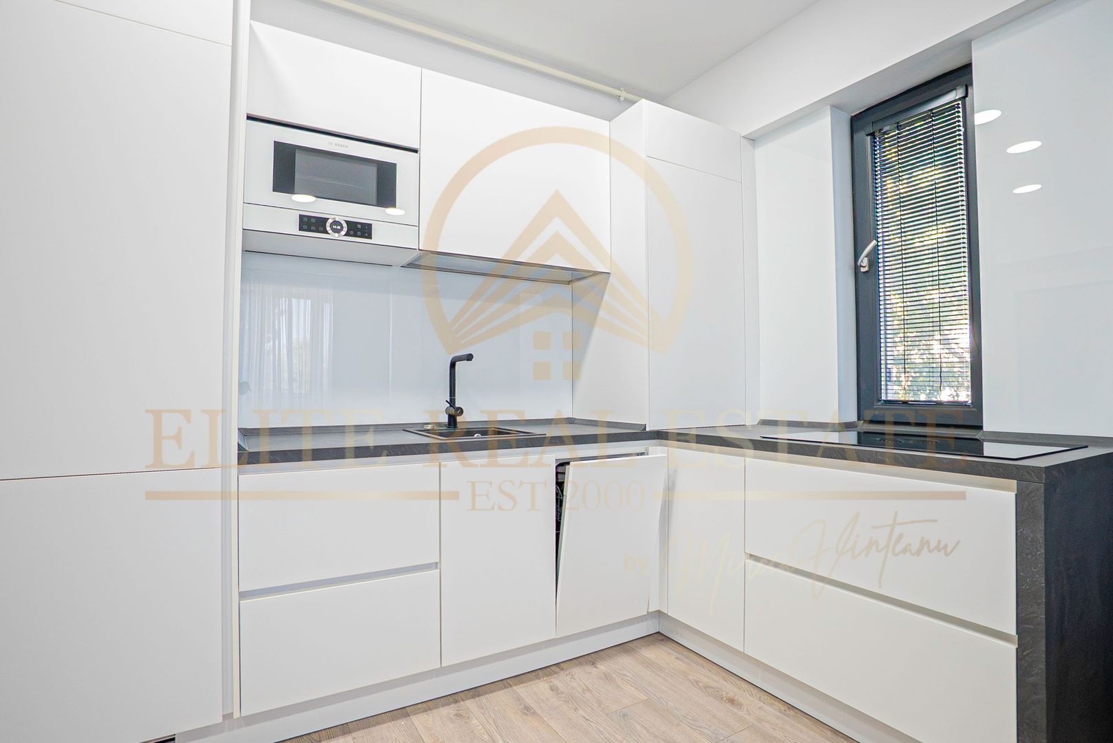 Staiunea Mamaia - Apartament Premium 3 Camere, Parcare, Mobilat - Poză 3