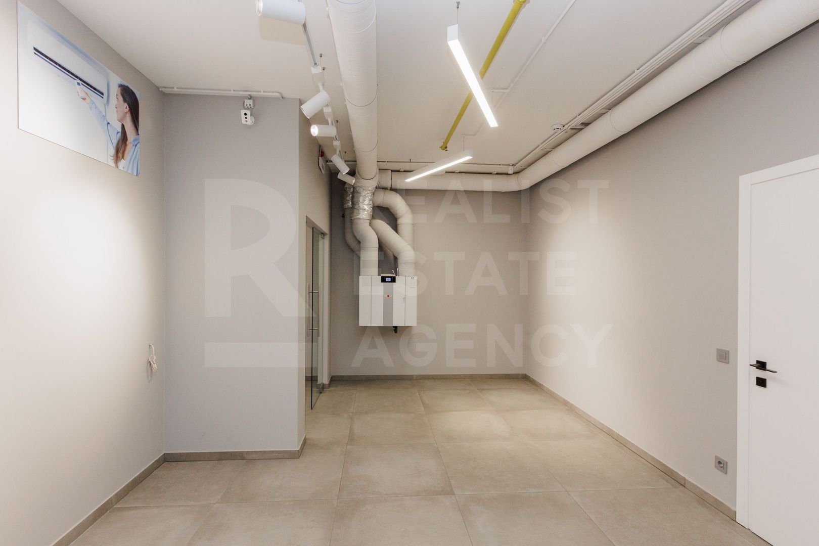 Vânzare, spațiu comercial, amplasat în Ungheni, pe str. Mihai Eminescu - Poză 14