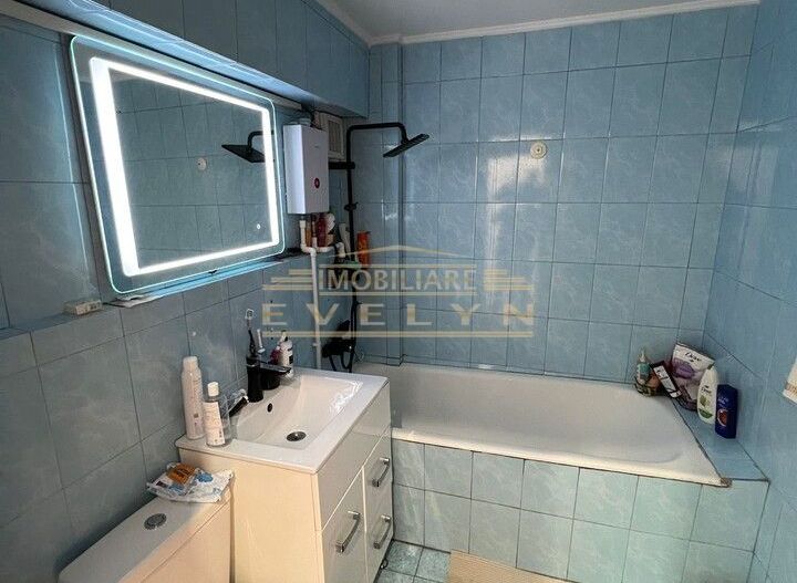 De vanzare apartament 4 camere, etaj 2, Str. Calea Nationala ( Farmacia Husac ) - Poză 6
