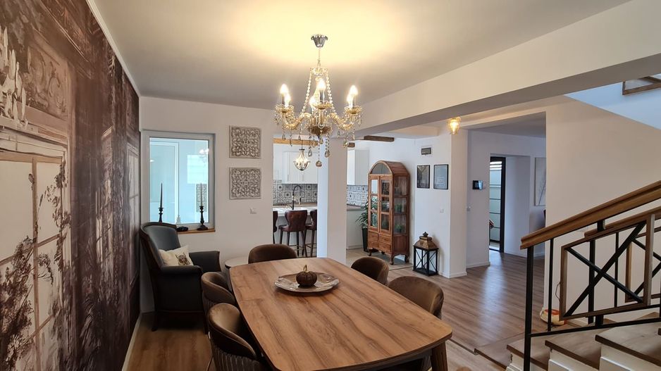 Vila spațioasă și elegantă de vânzare la intrarea în cartierul Turnișo - Poză 32