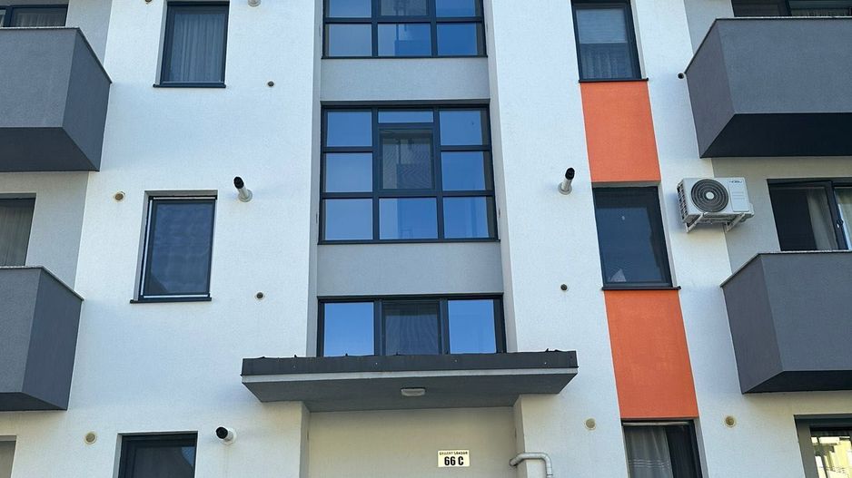 Vând apartament cu două camere - Poză 1