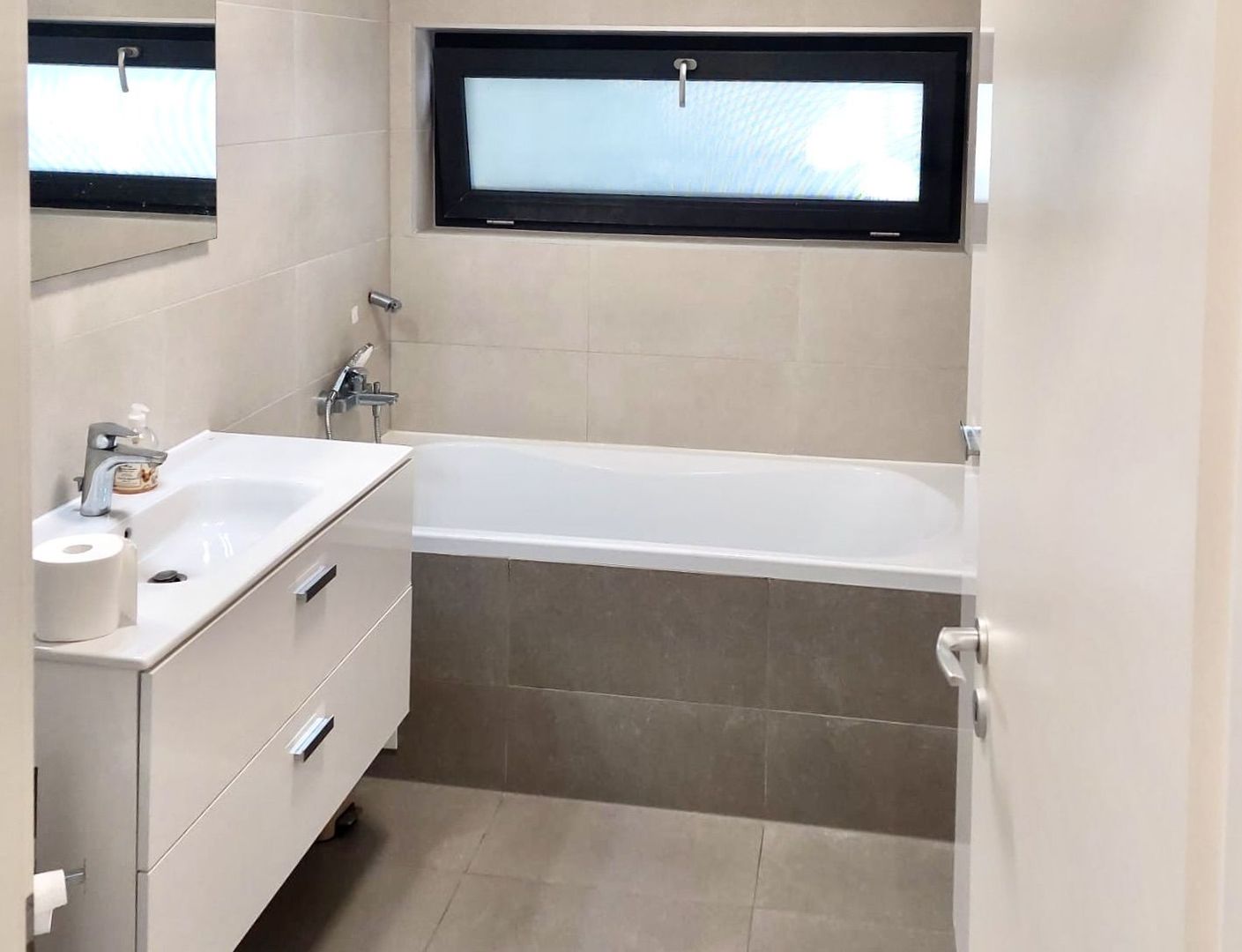 3 camere spațios si  cu terasă generoasă, la intrare în Dumbrăvița - Poză 4