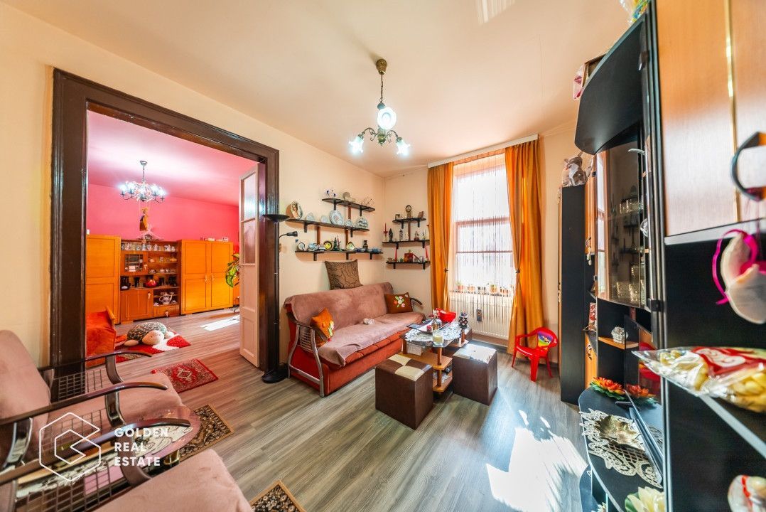 Rar pe piata! 2 apartamente singure in curte, fatada renovata, zona Teatru - Poză 8