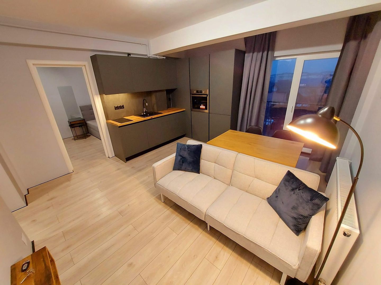 Apartament la Cheie cu parcare zona Balastierei Floresti - Poză 1