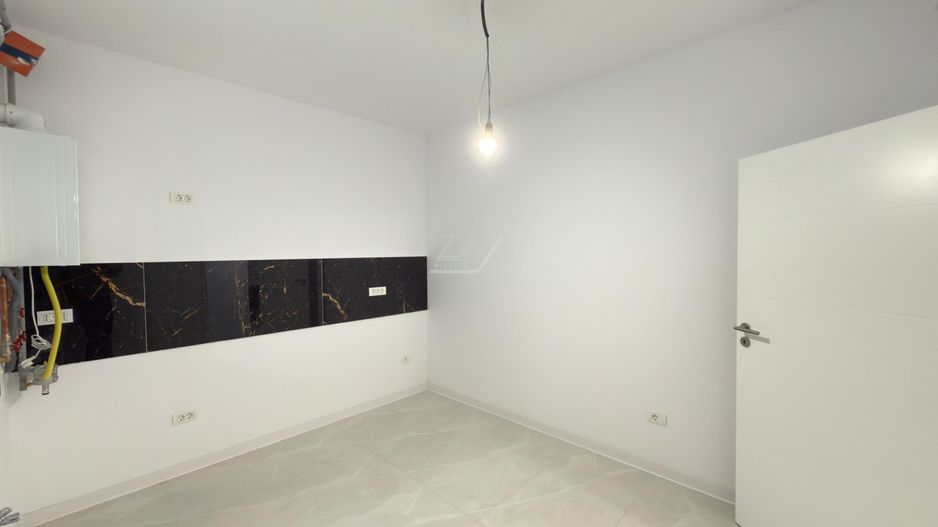 3 camere. Decomandat. Loc de parcare. - Poză 4