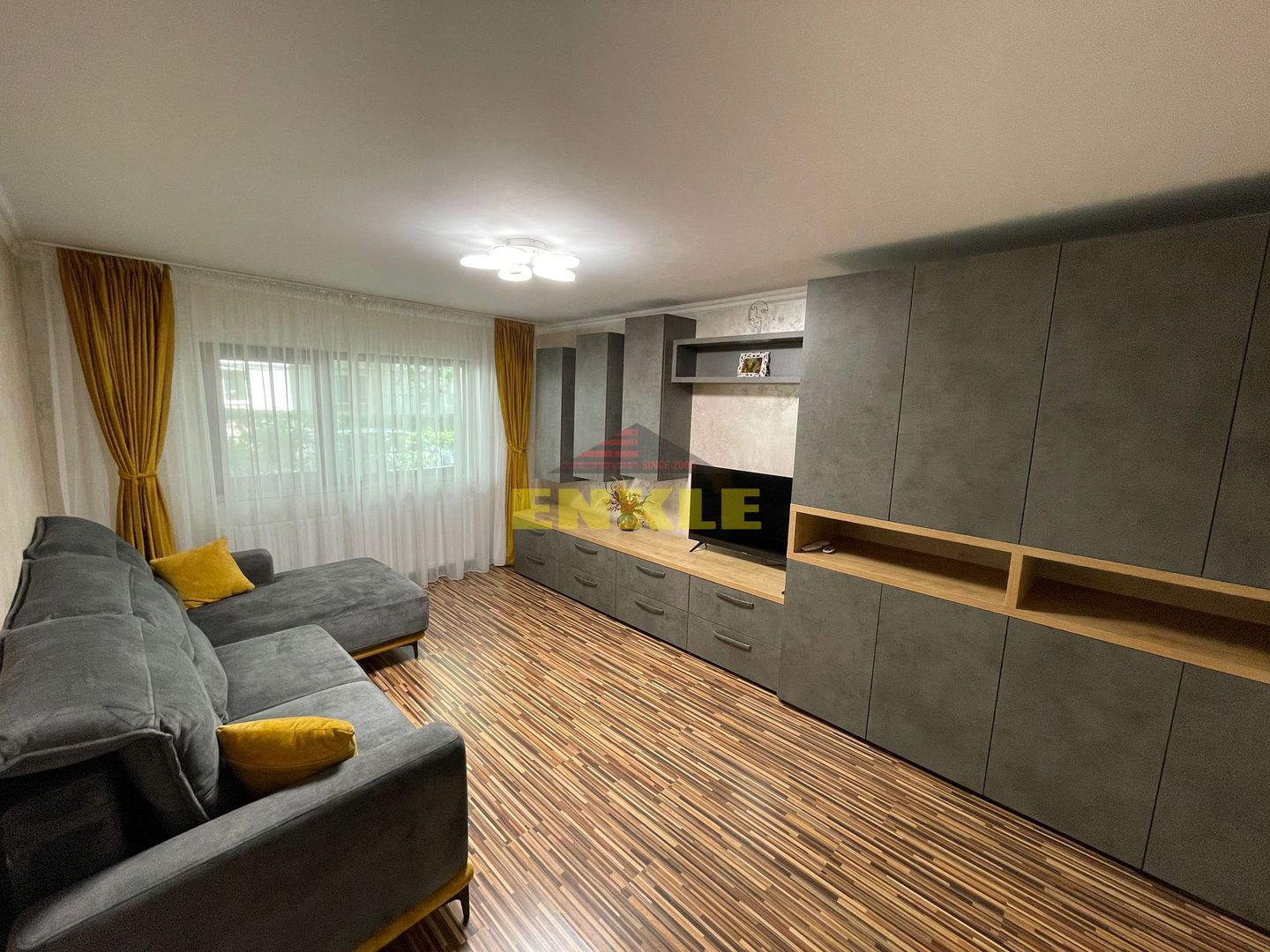 De vanzare apartament, 2 camere decomandat, zona Capat 1 - Poză 4