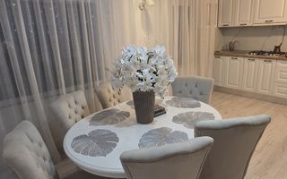 Vilă spațioasă de vânzare în sat Carlig, ideală pentru două familii - Poză 7