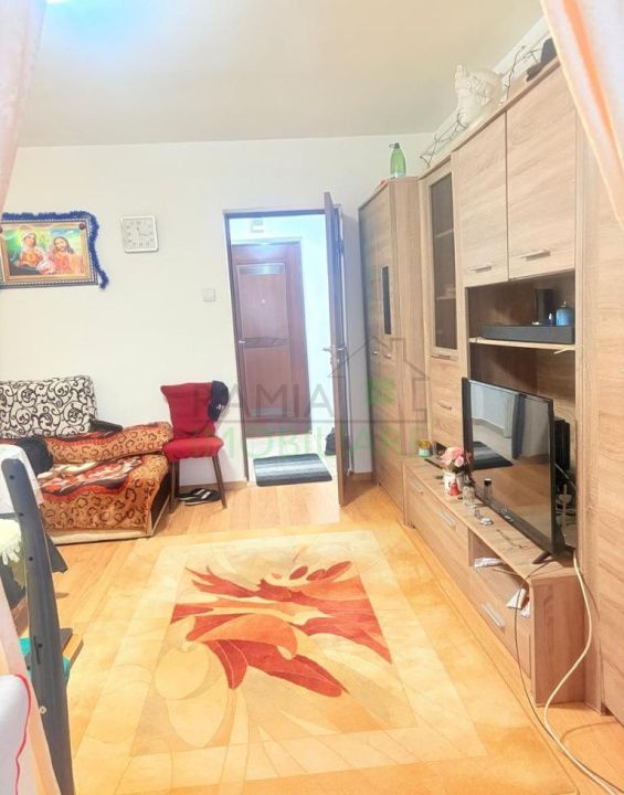 Garsonieră renovată 2023, mobilată modern, centrală proprie, Astra - Poză 14