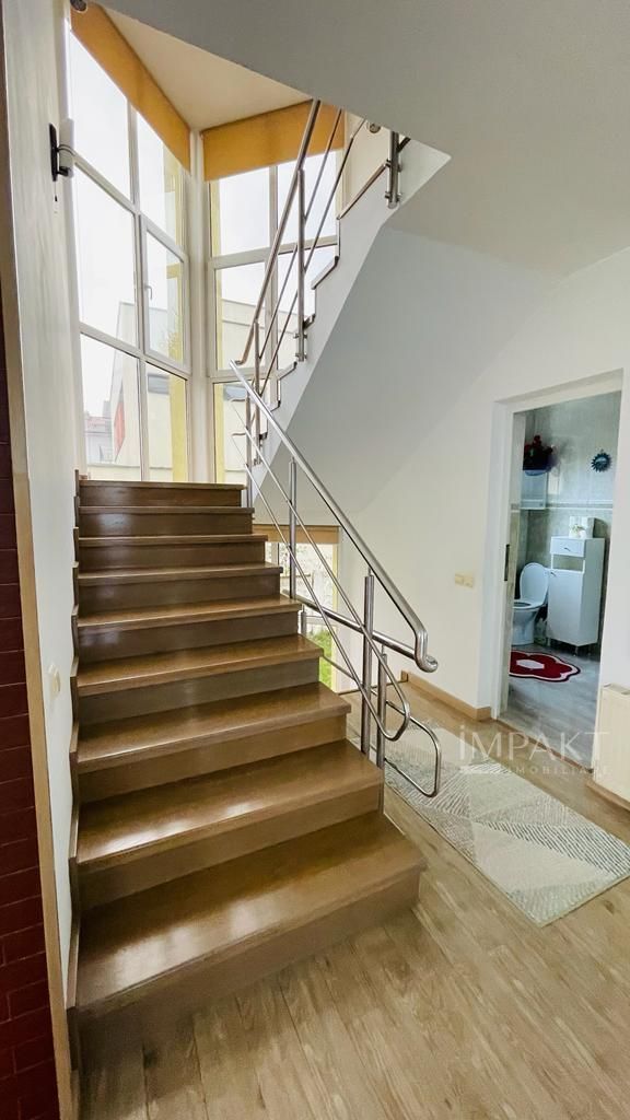 Casa deosebita cu 7 camere si piscina exterioara in cartierul Zorilor - Poză 12