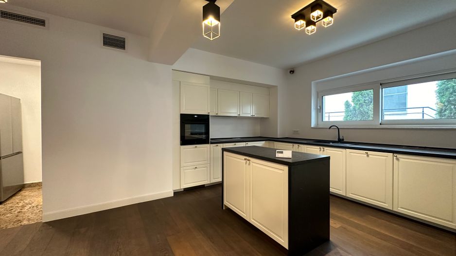 Vilă cu grădină privată în Herăstrău | 282 mp utili | 7 camere - Poză 3