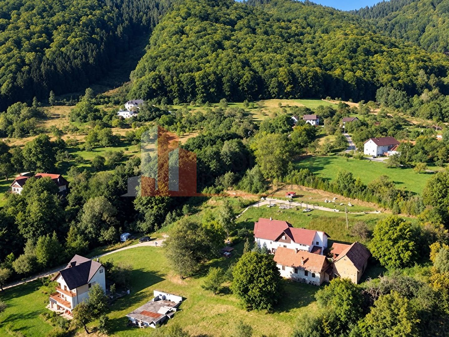 Teren 7.444 mp + casă tradițională în Predeluț–Bran - Poză 6