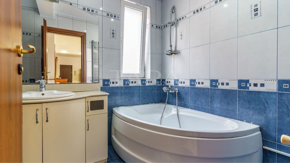 Apartament spațios cu 3 camere și garaj,  zona Bună Ziua - Poză 5