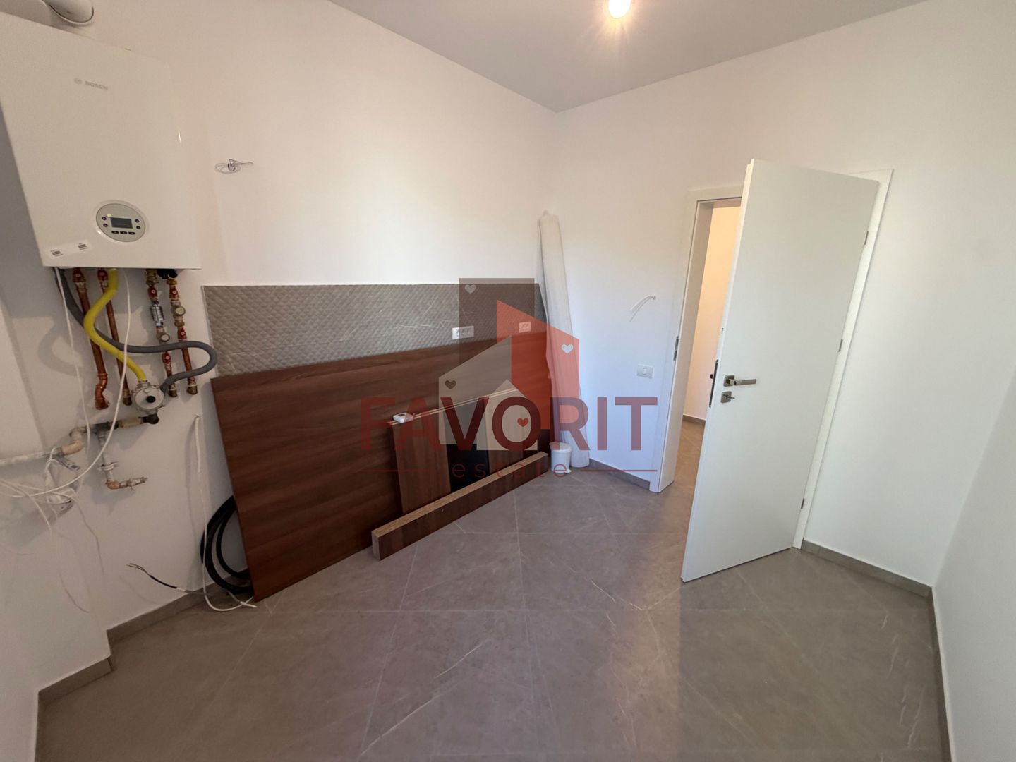 Disponibil imediat. Decomandat. Pozitie excelenta - Poză 1