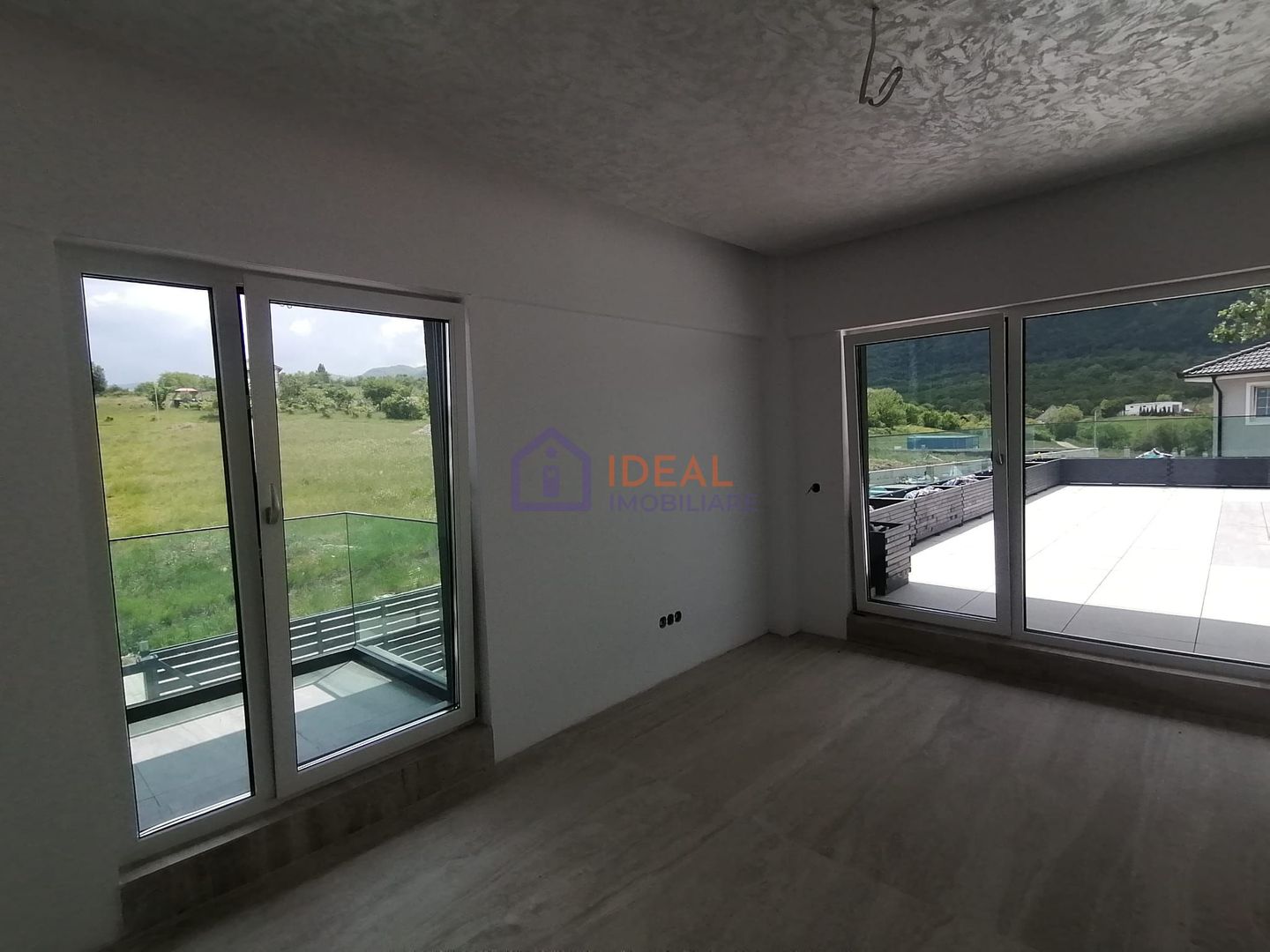 Casa  Exclusivista cu piscina si 1200 mp de teren, in Cisnadie - Poză 4