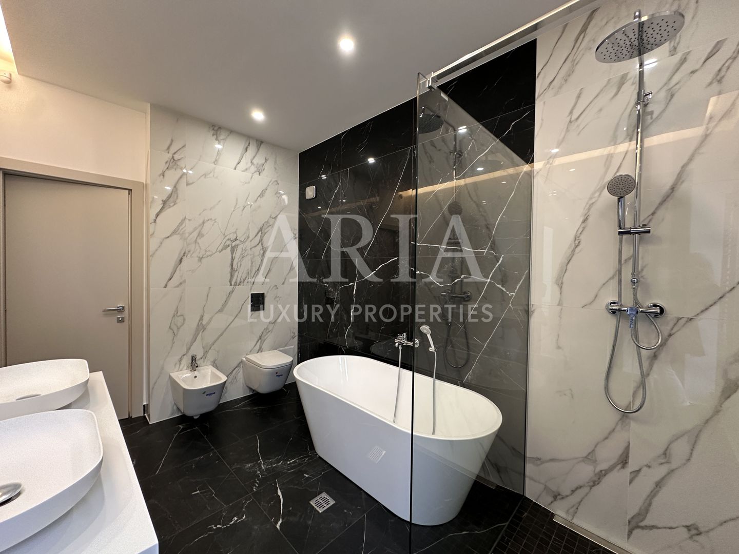 Vila de LUX cu 7 camere IANCU NICOLAE - Poză 29