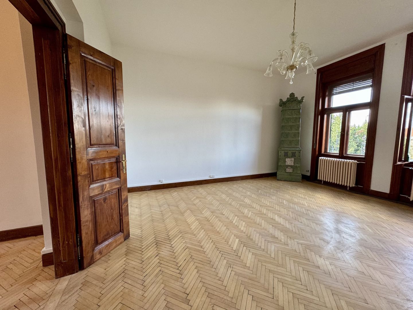Apartament in clădire istorică P-ta Plevnei cu vedere parc - Poză 1