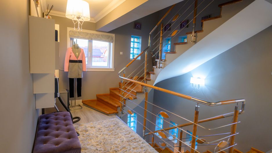 Vila superba | Teren 2300mp | Dealul cu tei | Aninoasa | Doicesti - Poză 5