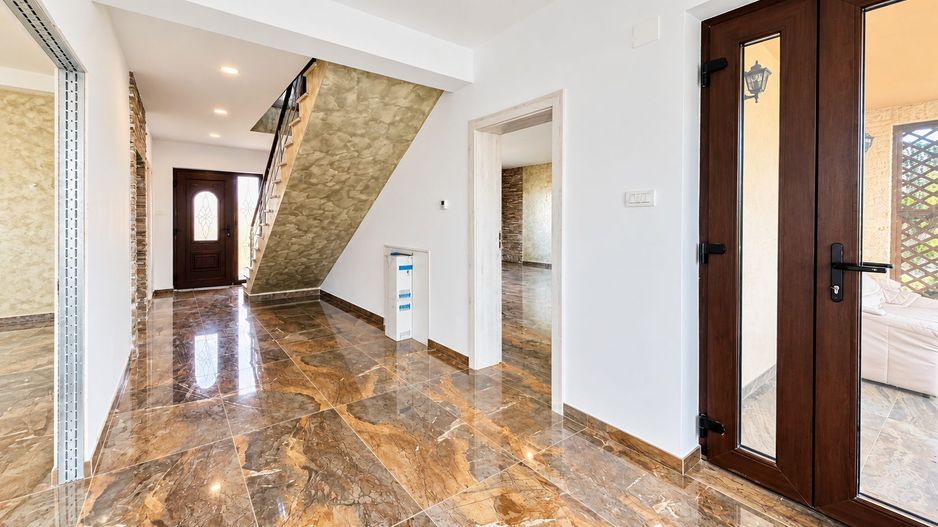 Vilă Premium D+P+E de vânzare in Vladimirescu 2 fronturi, const. 2022 - Poză 7