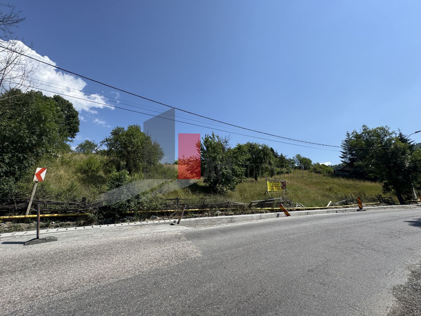 Teren intravilan 3214 mp  în Rucăr cu deschidere 56 m în DN73 - Poză 11