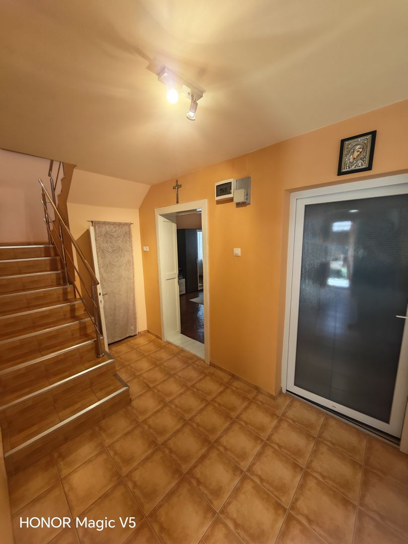 Casă cu teren generos Ghiroda vatra veche - Poză 6