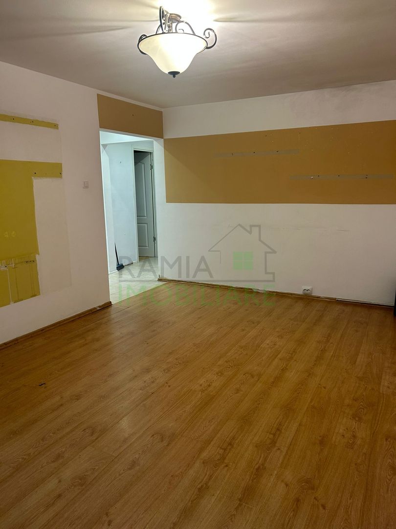 Apartament 3 camere decomandat cu 2 băi, beci și loc de parcare - Poză 2