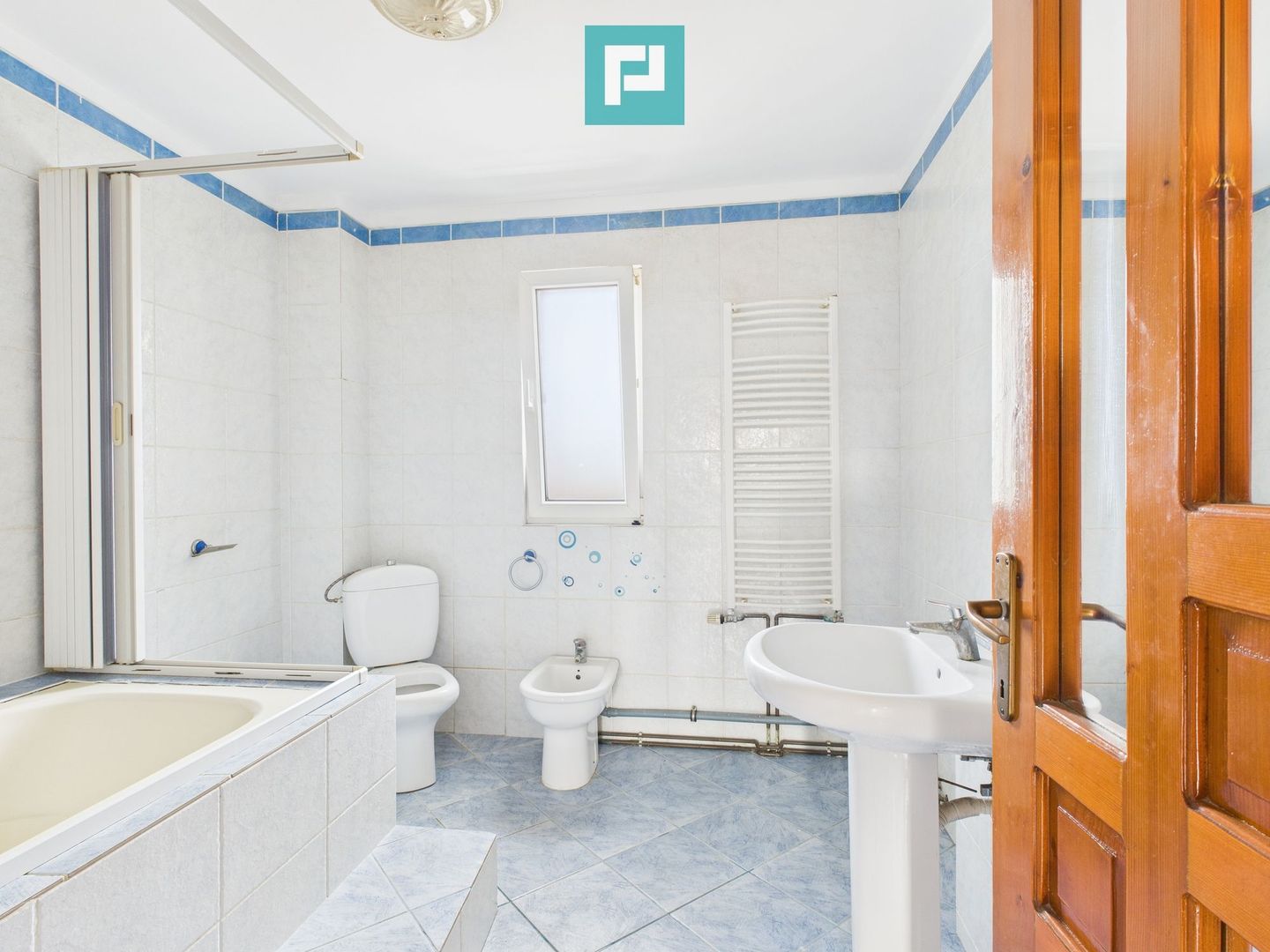 Vilă cu 5 camere pentru investiții în Dumbrăvița - Poză 15