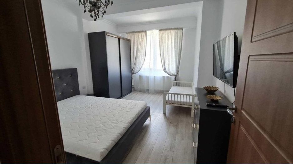 Vand apartament 2 camere - Poză 1