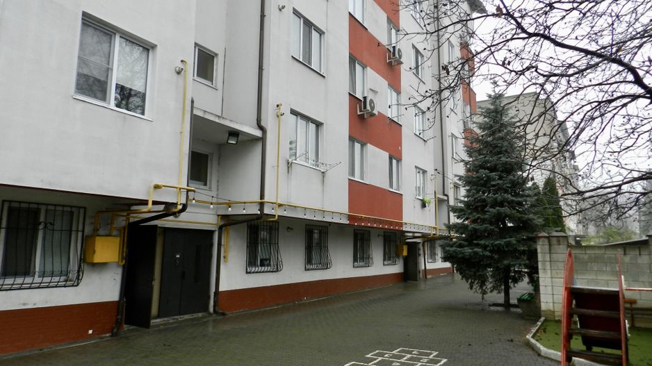 Apartament cu două dormitoare și living comasat cu bucătărie - Poză 2