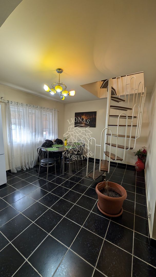 Apartament 4 camere 132 mp-balcon-ideal locuire- zona Calea Moldovei - Poză 1