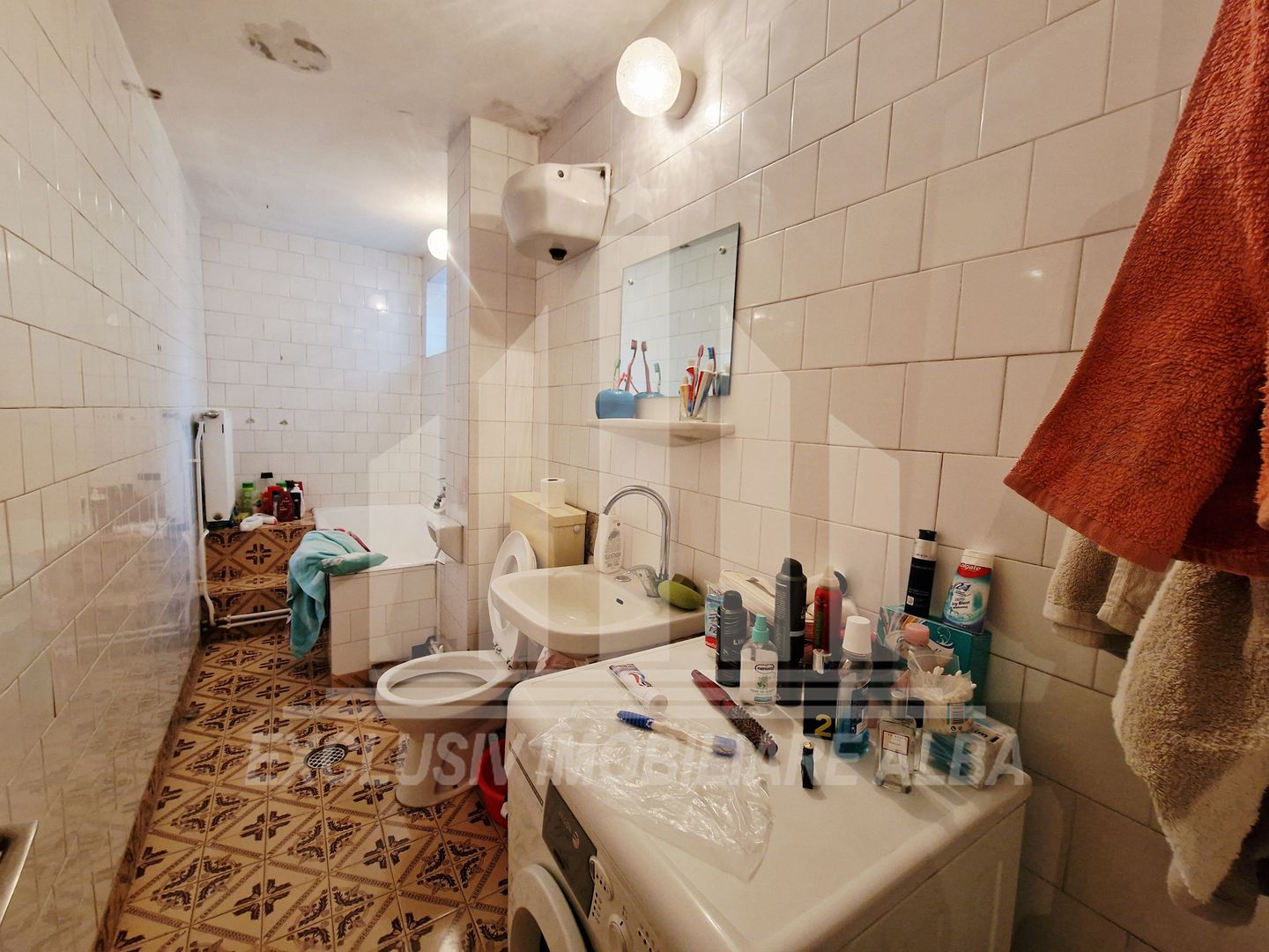 Apartament cu 3 camere decomandate in Cetate - Poză 6