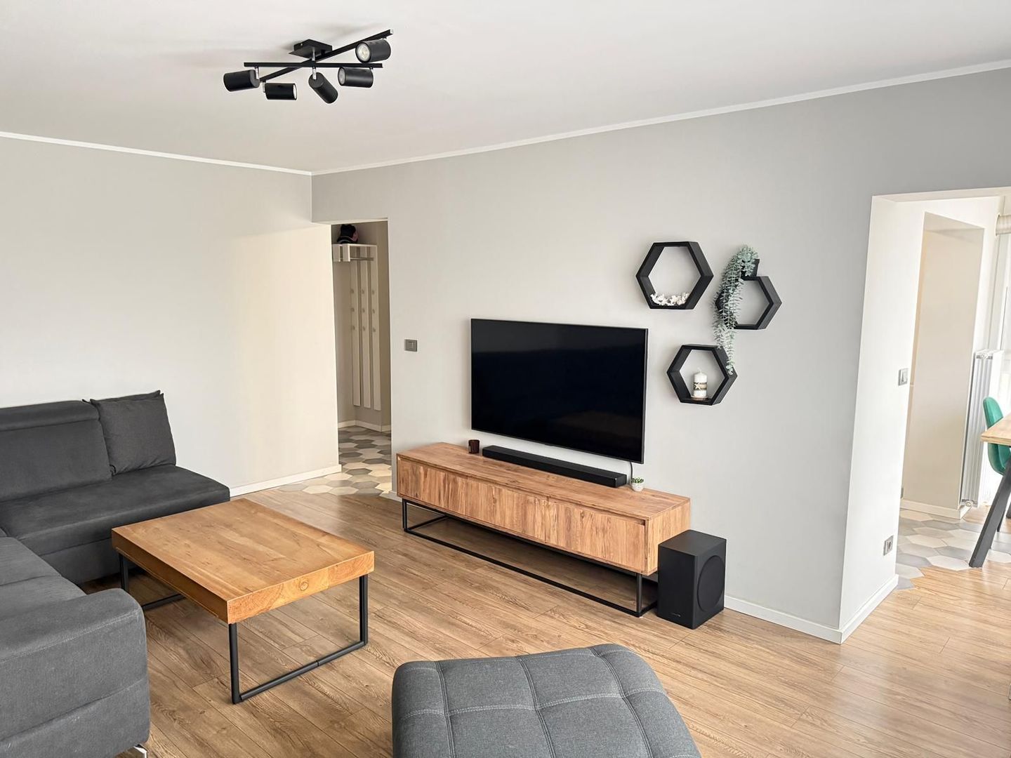 Vând apartament de lux 3 camere, decomandat, 72 mp, etaj 3/4 - Poză 3
