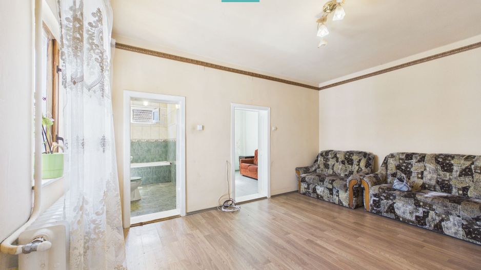 Casă cu 4 camere în Bujac - Poză 7