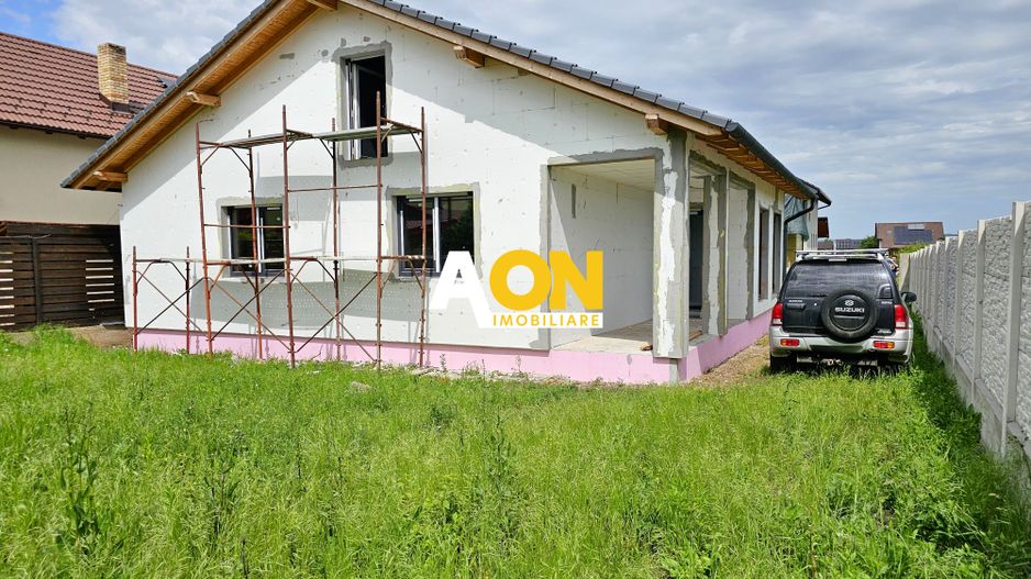 Casa la rosu, 3 camere, terasa, garaj, toate utilitatile, Micesti - Poză 1