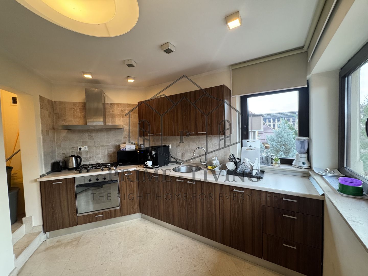 VILA DEOSEBITĂ LA VÂNZARE ÎN ZONA CENTRALĂ APROAPE DE CALEA PLEVNEI - Poză 5