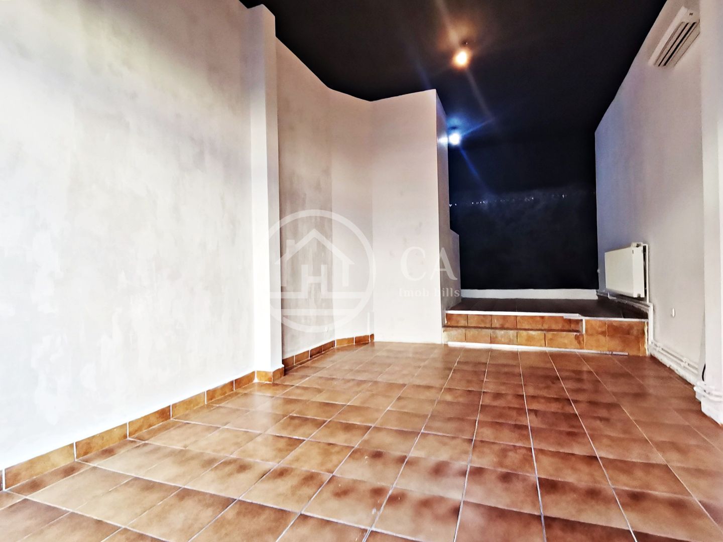 Proprietate mixta de vanzare apartament si spatiu comercial, Oradea - Poză 14