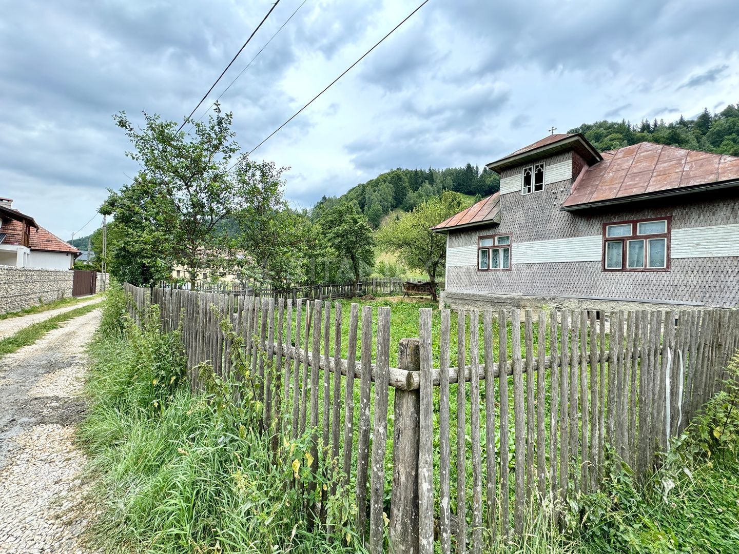 Casa cu teren de 5879 mp cu padure, Moeciu de Jos - Poză 4