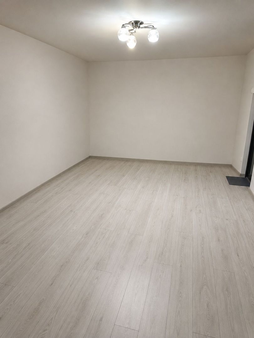 Proprietate cu două locuințe, garaj încălzit, foișor, 600 mp in Ernei - Poză 17