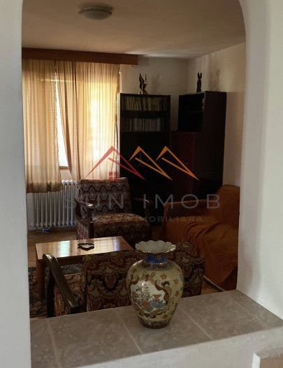 Vila de vanzare, teren 3100 mp, 7 camere, 6 grupuri sanitare, 3 CT, an 1997 - Poză 49