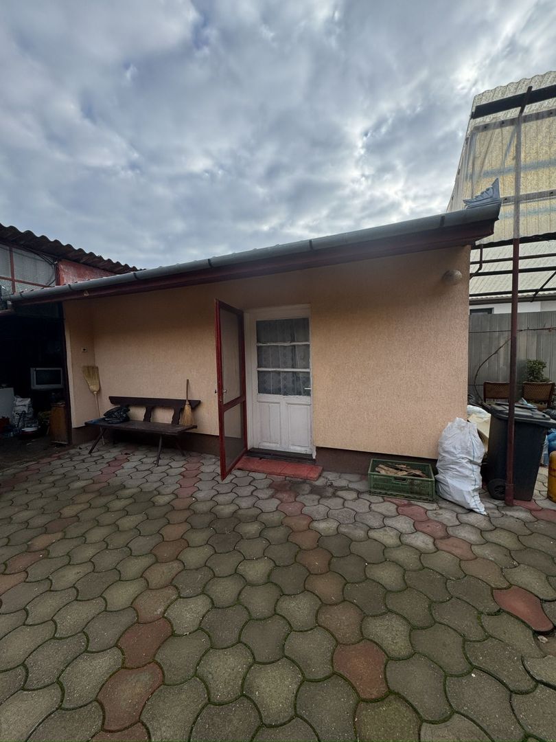 De vânzare Casă în Grădiște, curte + grădină proprie generoasă Arad - Poză 4