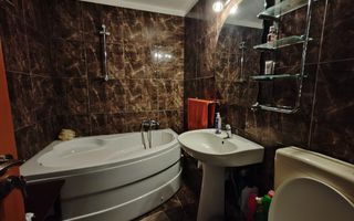 Apartament 2 camere, str Vicina, decomandat, 61 mp - Poză 9