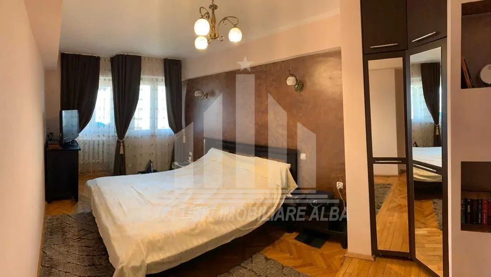 Apartament cu 3 camere decomandate, Centru - Poză 3