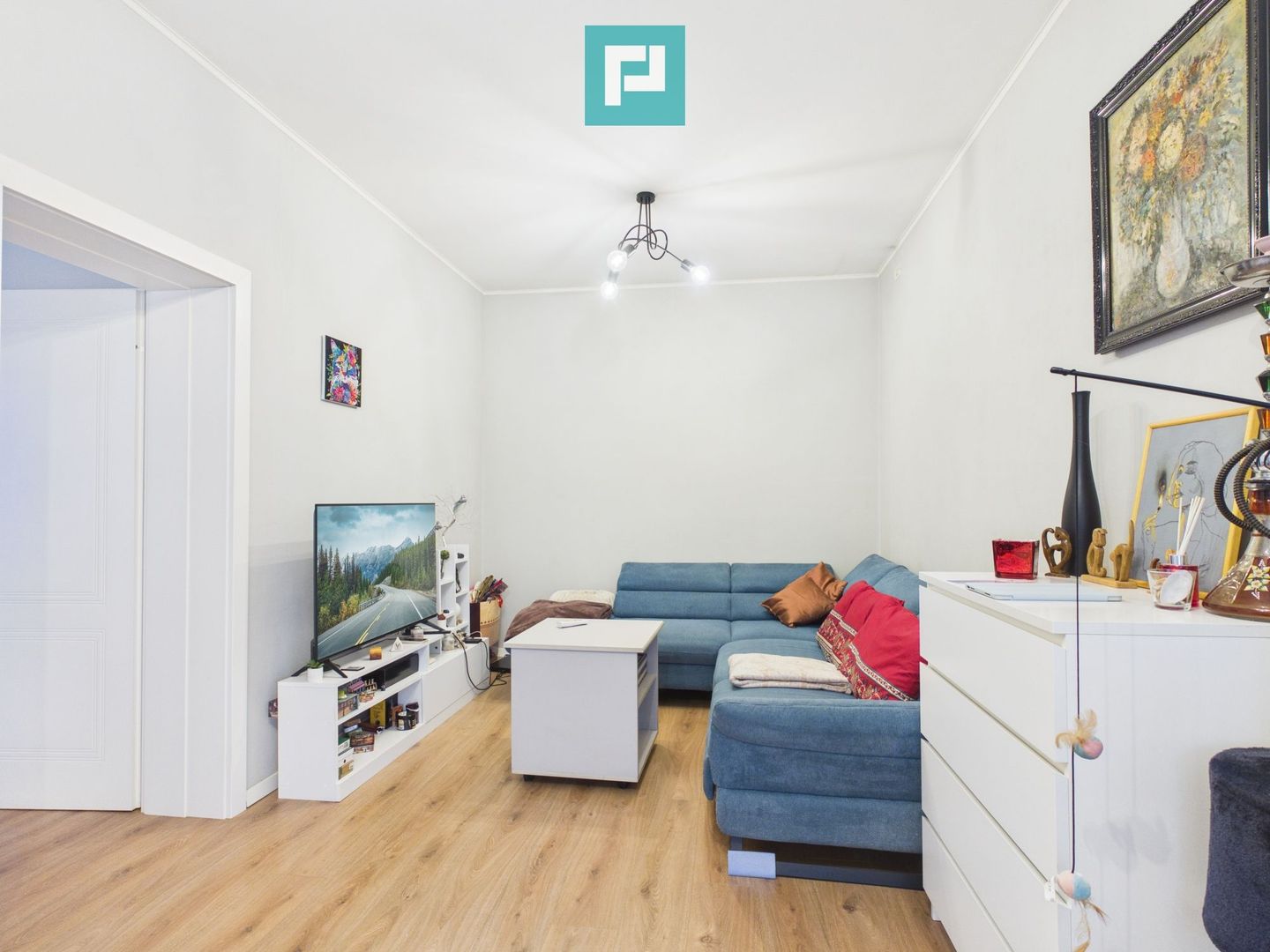 Apartament cu 2 camere și curte ultracentral - Poză 2