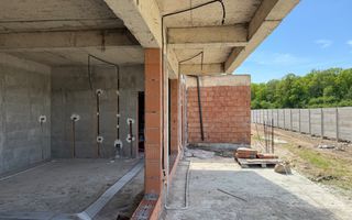 Eleganță și natură: vilă urbană exclusivistă în Tunari - Poză 7